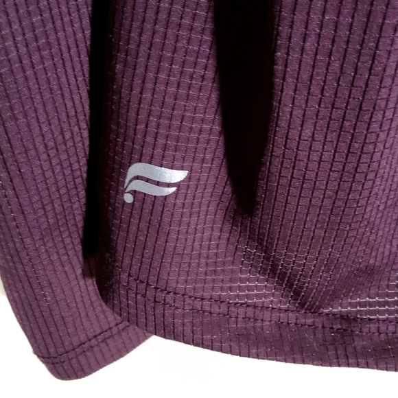 Fabletics pullover top. Missing Size & fabric tag Pit-pit 16" - Picture 3 of 4